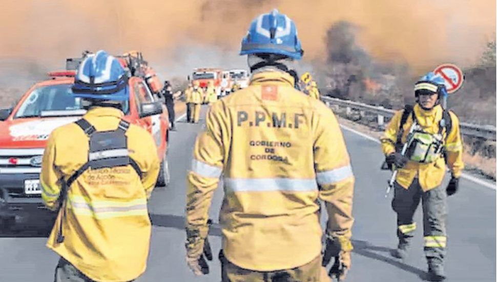 Incendios en Córdoba: casas quemadas y más evacuados