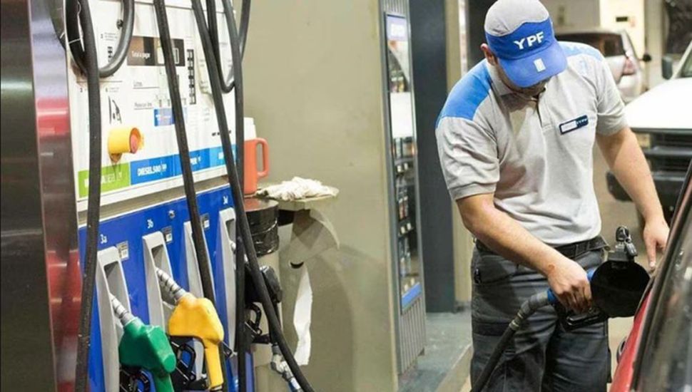 Este domingo vuelven a aumentar la nafta y el gasoil