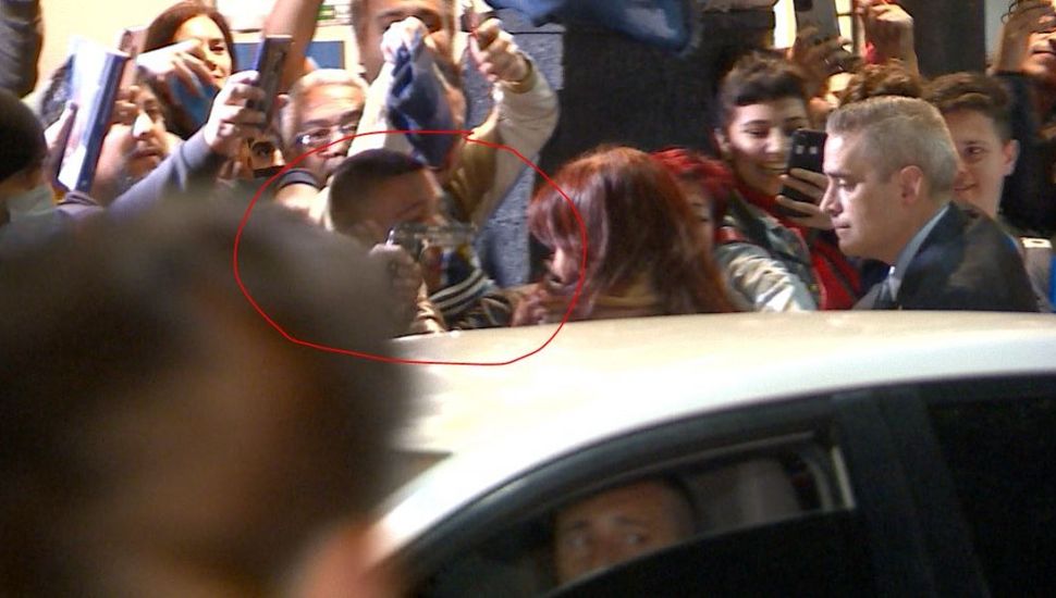 Conmoción: intentaron dispararle a la vicepresidenta Cristina Kirchner