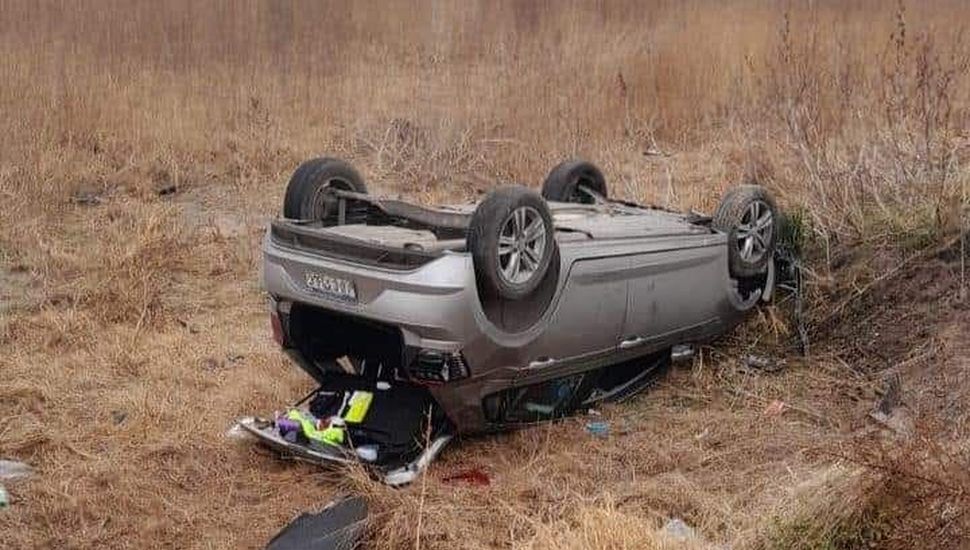 Una pareja que viajaba con su bebé de siete meses volcó en la Ruta nº 8