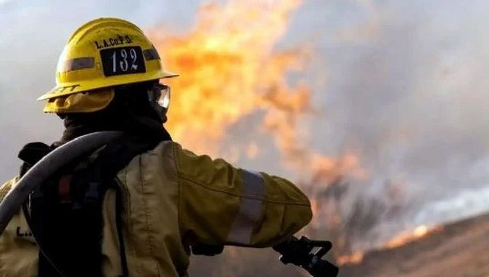 El fuego forestal en Canadá desplazó a más de 20 mil personas