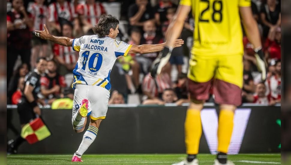 Rosario Central venció a Instituto y lidera su zona