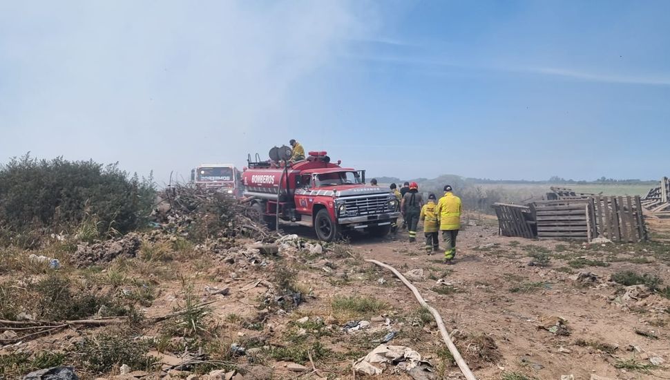 Incendio intencional en el basural de Rojas