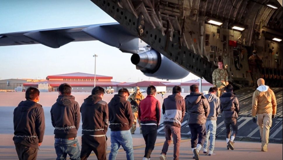 Aseguran que Argentina negocia recibir deportados por Trump de otras nacionalidades