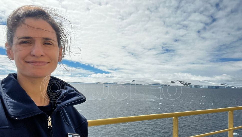 De mochilera a médica de la Armada: la historia de la rojense que viajó a la Antártida en el rompehielos Irízar