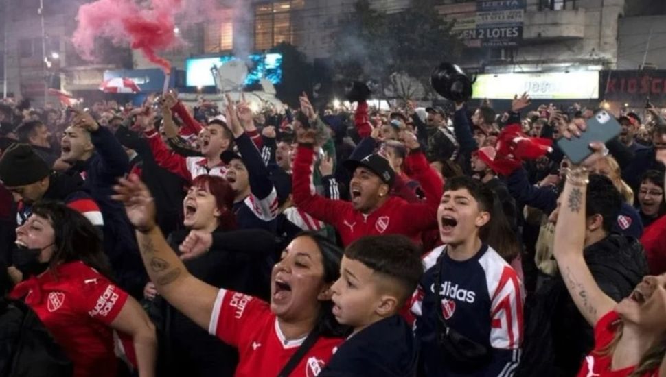 Fuerte protesta de los hinchas de Independiente contra la dirigencia