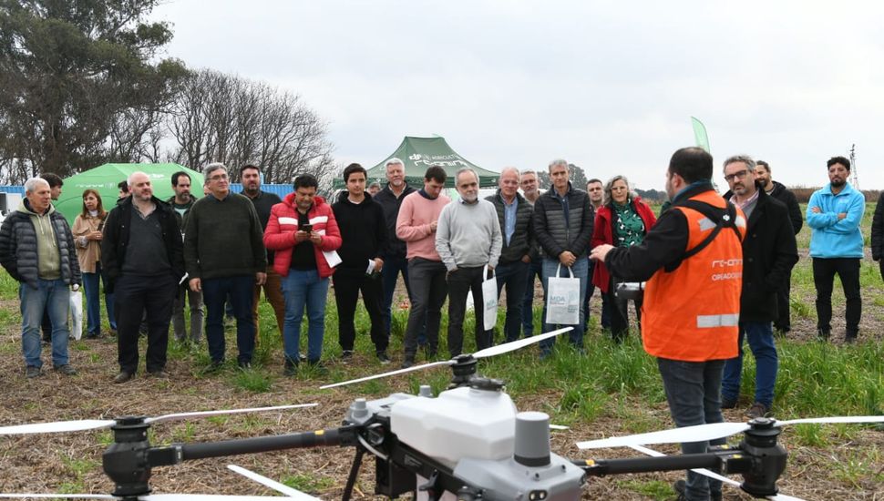 El ministro Javier Rodríguez visitó la Chacra Experimental Rojas