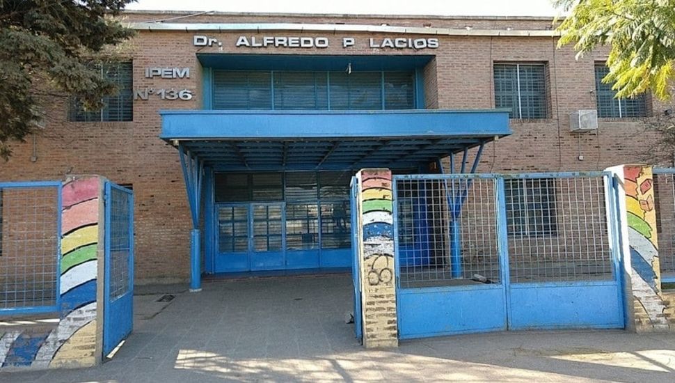 Un hombre asesinó al padre de un compañero de su hijo en una discusión