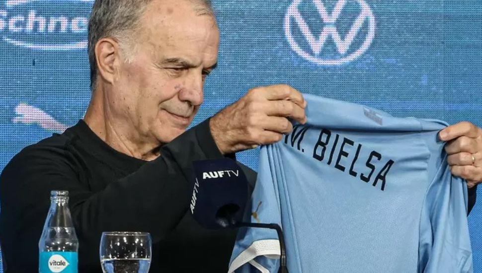 Reunión clave entre la Asociación Uruguaya de Fútbol con Bielsa