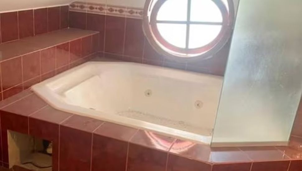 Un exintendente de Córdoba tenía un jacuzzi en su oficina