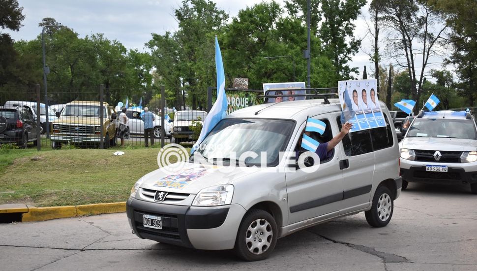 Unión por la Patria realizó caravana en apoyo a Sergio Massa