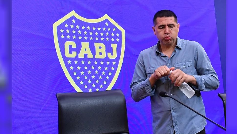 Milei volvió a criticar a Riquelme