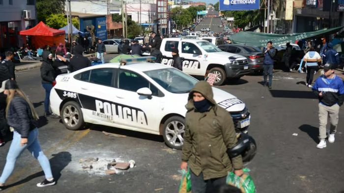 Nueva jornada de protestas de policías y estatales en Misiones