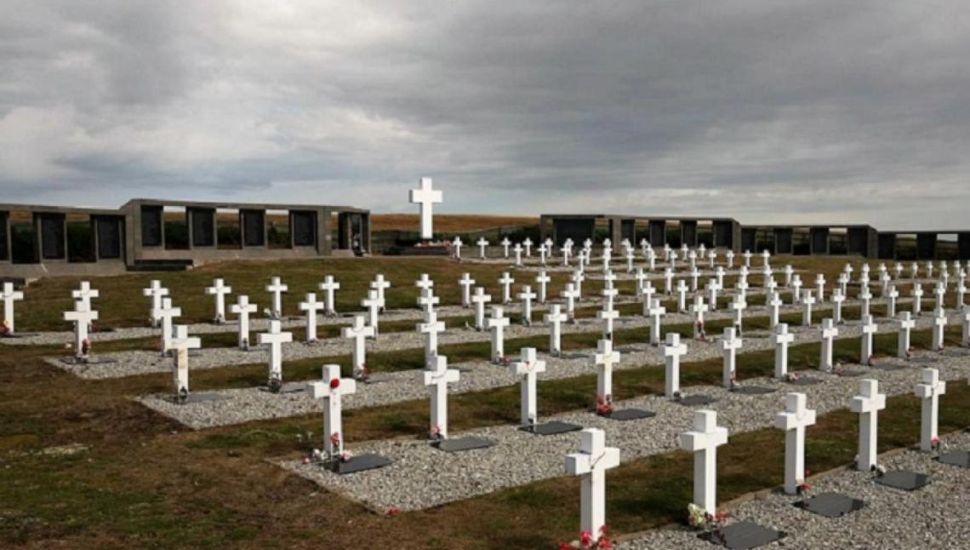 Argentina quiere que el Reino Unido avance con la identificación de los caídos en Malvinas