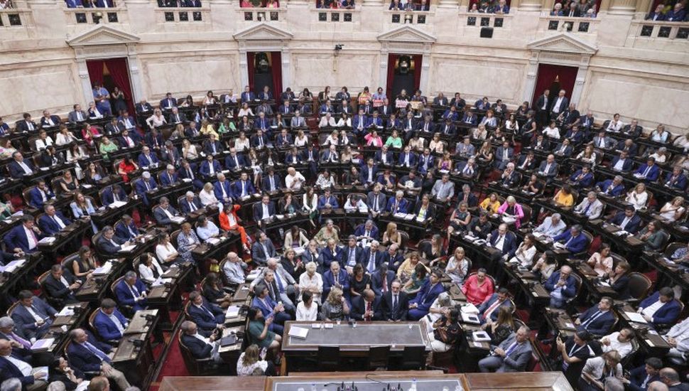 La Asamblea Legislativa terminó a los gritos