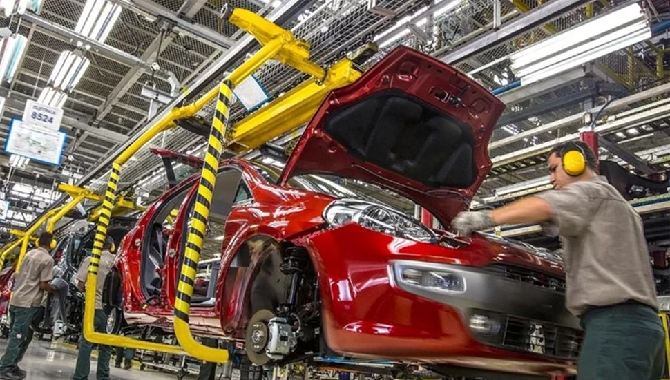 La producción automotriz cayó casi 30% en noviembre y continúa sin repuntar