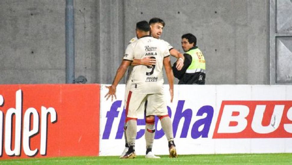 Colón venció a Colegiales por la Copa Argentina