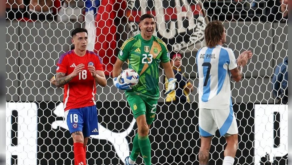 Argentina venció a Chile y pasó a cuartos de final