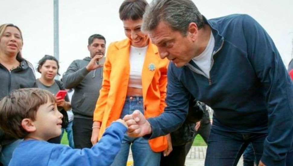 Massa: “Que los pibes vayan con notebook en la mochila, no con un arma”