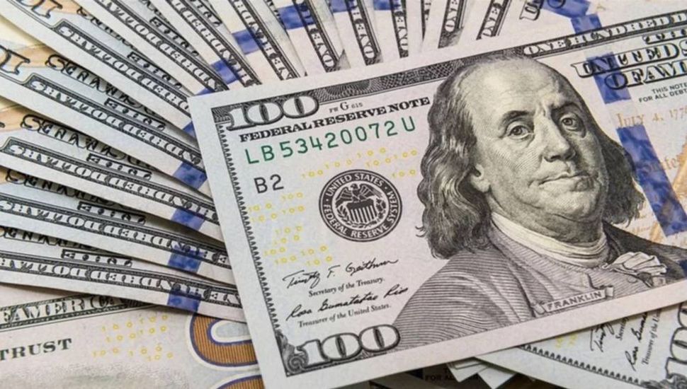 El dólar blue volvió a subir y cerró en $315