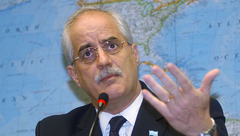 Taiana: “Está hipotecando el futuro del país”