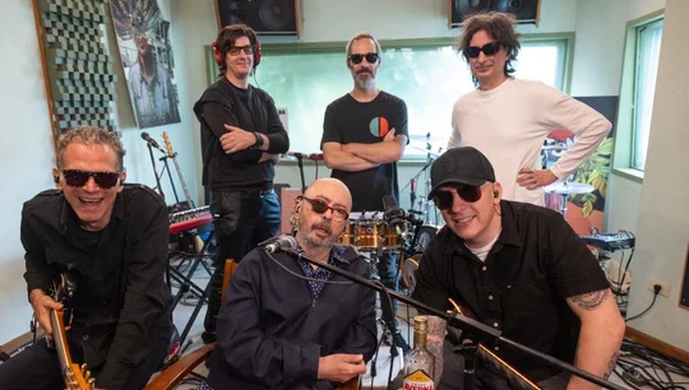 El Indio Solari volvió al estudio acompañado a Los Fundamentalistas del Aire Acondicionado