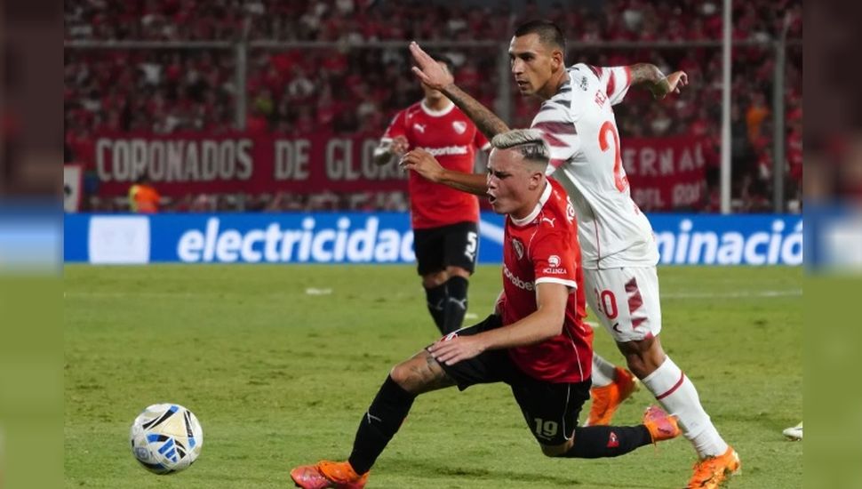 Con uno menos, Independiente rescató un empate ante Estudiantes