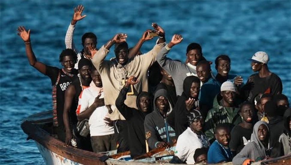 España analiza regularizar hasta 500 mil inmigrantes