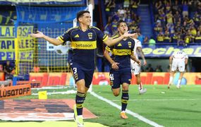 Boca venció a Newell’s con goles de Blanco y Paredes