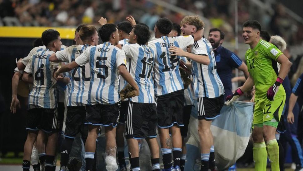 Argentina goleó a Brasil y es semifinalista