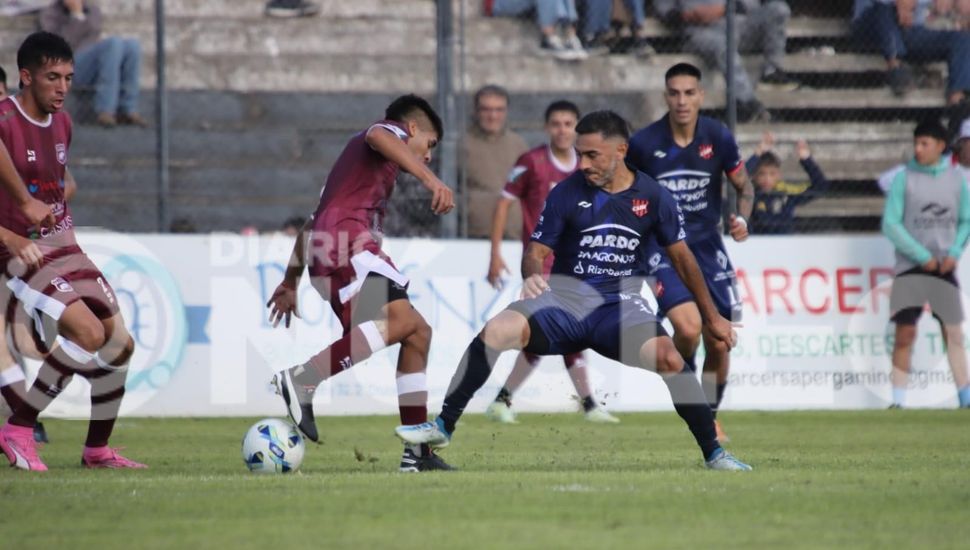 Douglas no puede ganar y empató ante Defensores de Villa Ramallo