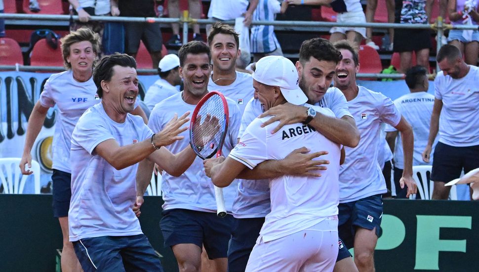 Baez ganó el quinto punto y Argentina jugará la fase final de la Copa Davis