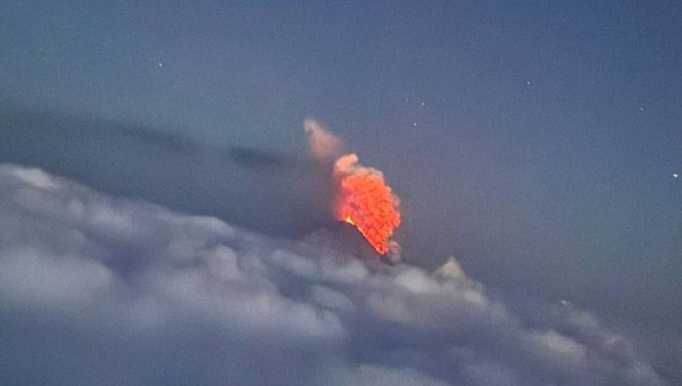 Tras el brutal terremoto en Kamchatka entró en erupción un volcán en Rusia