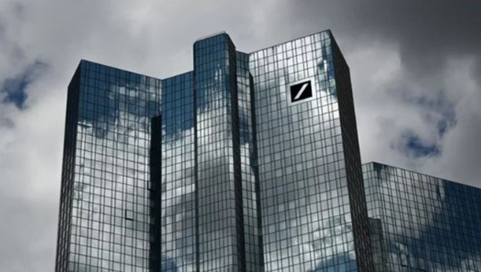 Alarma en los bancos por el naufragio del Deutsche Bank