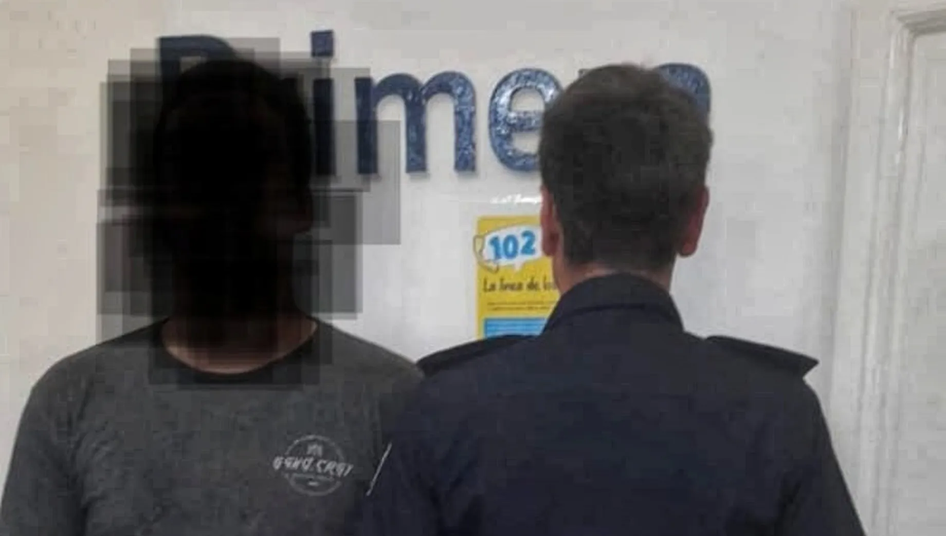Arrestan a un hombre por intentar ahorcar a su pareja en plena calle ...