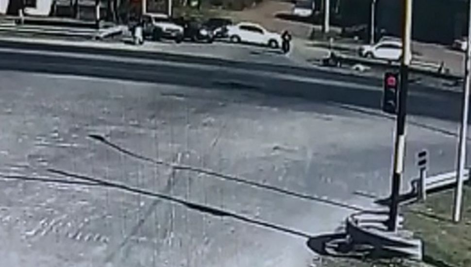 Una persona resultó lesionada al chocar con su moto