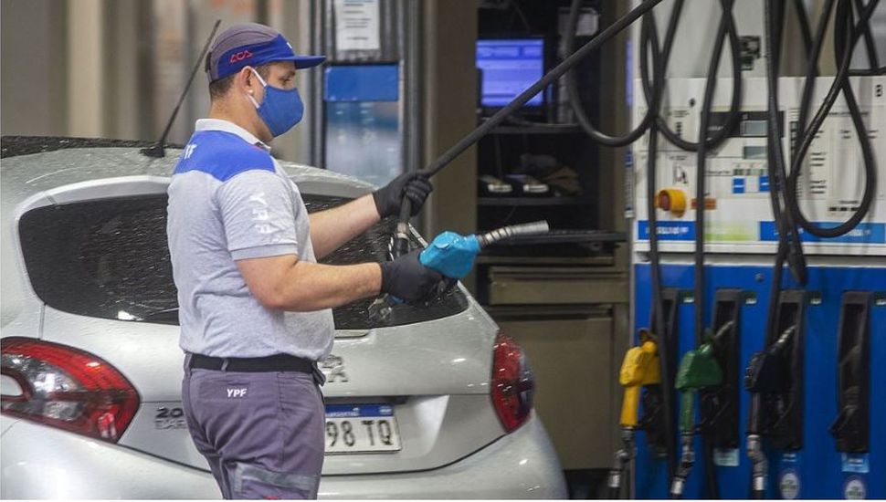 Los precios de los combustibles subirán entre 1% y 4% en octubre