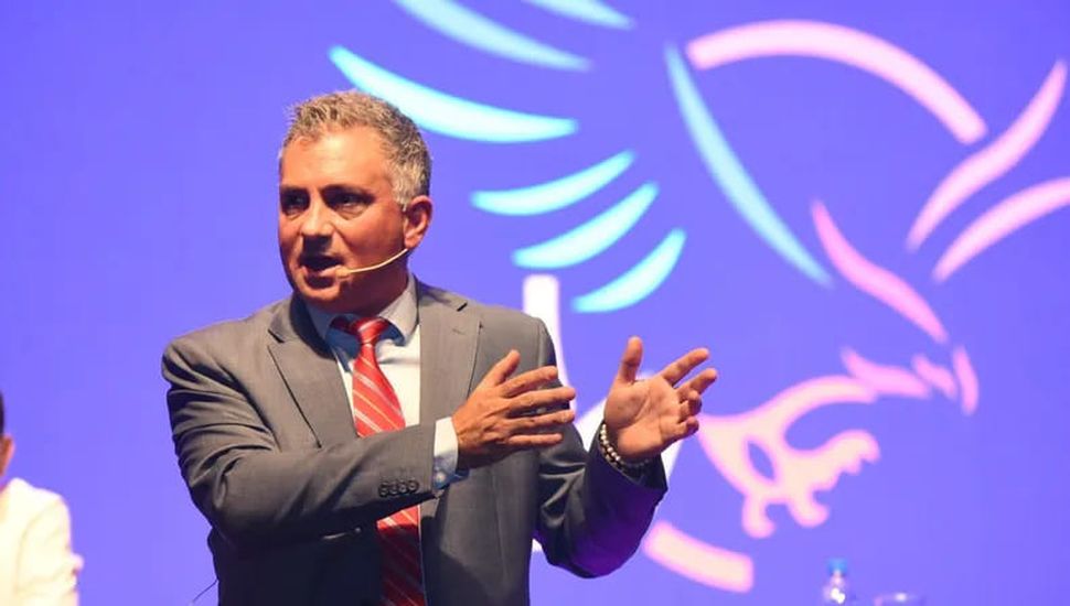 Javier Milei desactiva momentáneamente “la barra del Peluca”