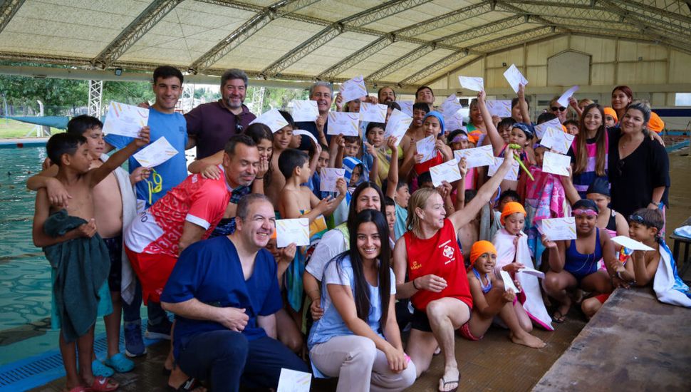 Cierre 2025 del Programa Vuelta al agua en el Natatorio Olímpico