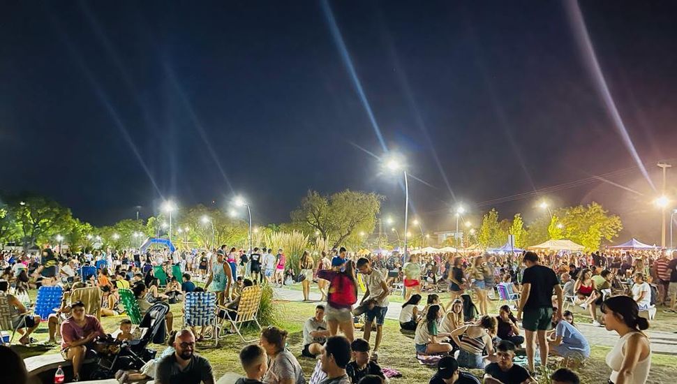 Miles de pergaminenses disfrutaron de la segunda edición de "Noche en el Belgrano"