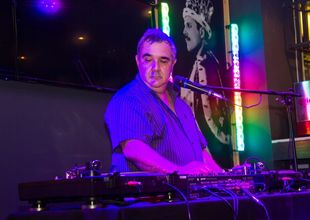 Los clásicos nunca pasan de moda: la historia del DJ de Pergamino Oscar Scalbi