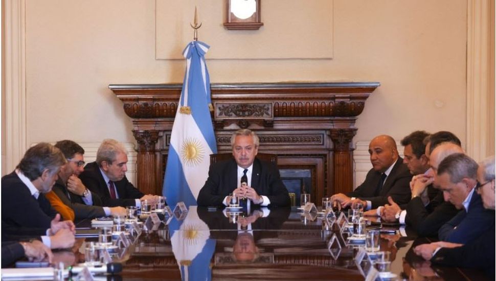 Fernández encabeza la reunión de Gabinete convocada tras el atentado a Cristina