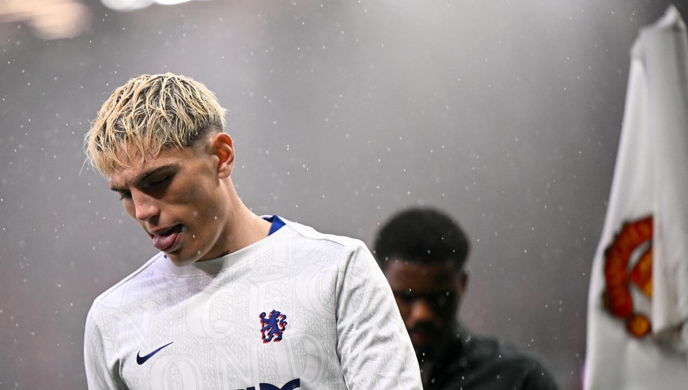 Los hinchas de Manchester United insultaron a Garnacho