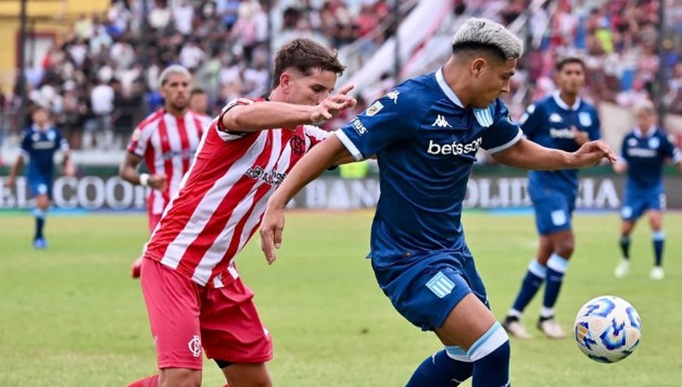 Racing le ganó a Barracas Central en su debut en el torneo