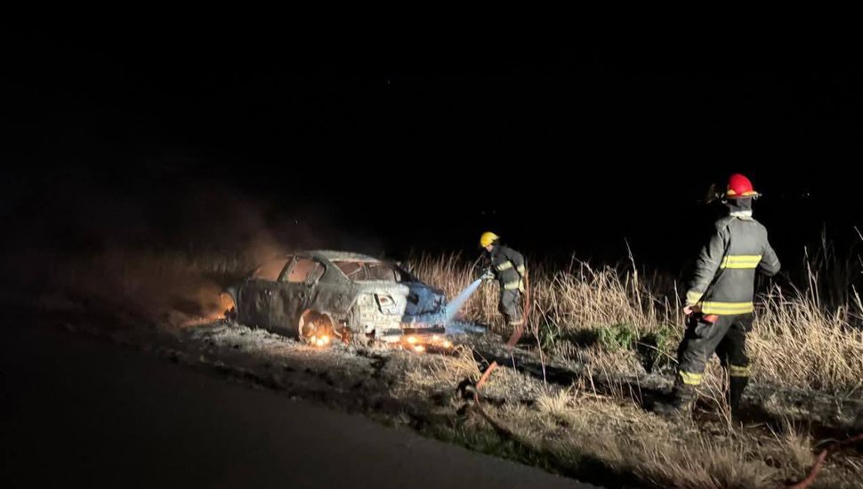 Se incendió un vehículo en la Ruta Provincial 30
