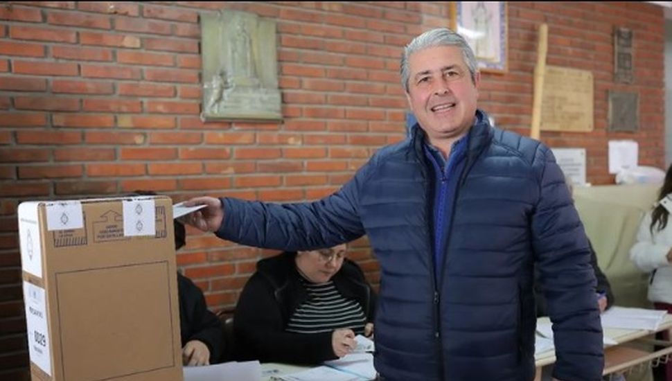 El intendente de Pergamino Javier Martínez emitió su voto