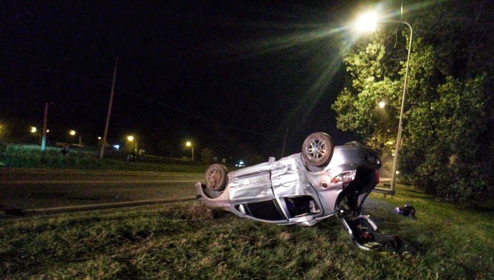 Un auto volcó por la madrugada en la Ruta Nº 188