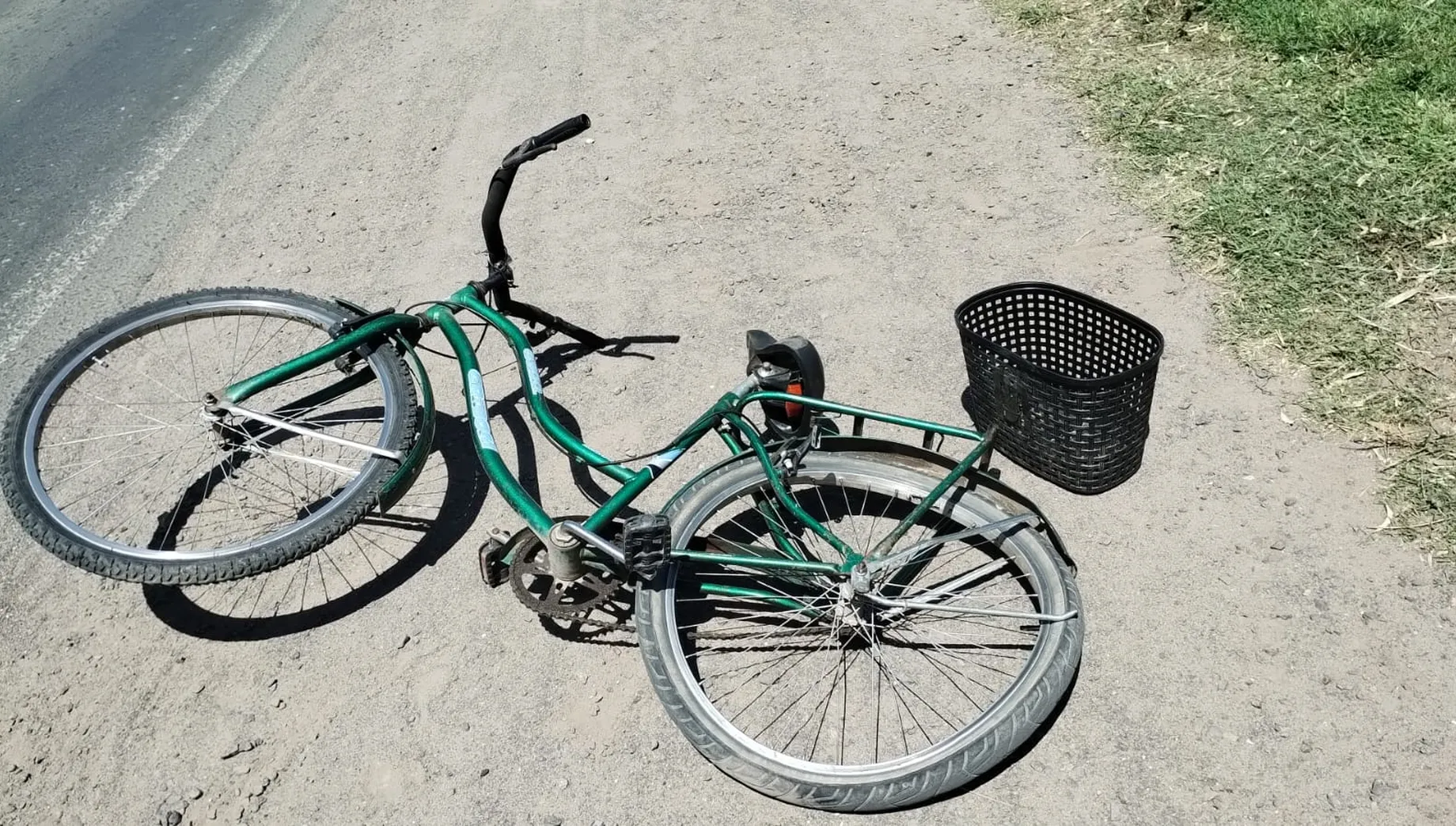 Un motociclista se dio a la fuga tras chocar con una bicicleta