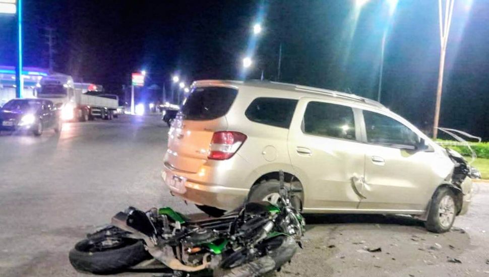 Chocaron una moto y un automóvil en el acceso a Rojas