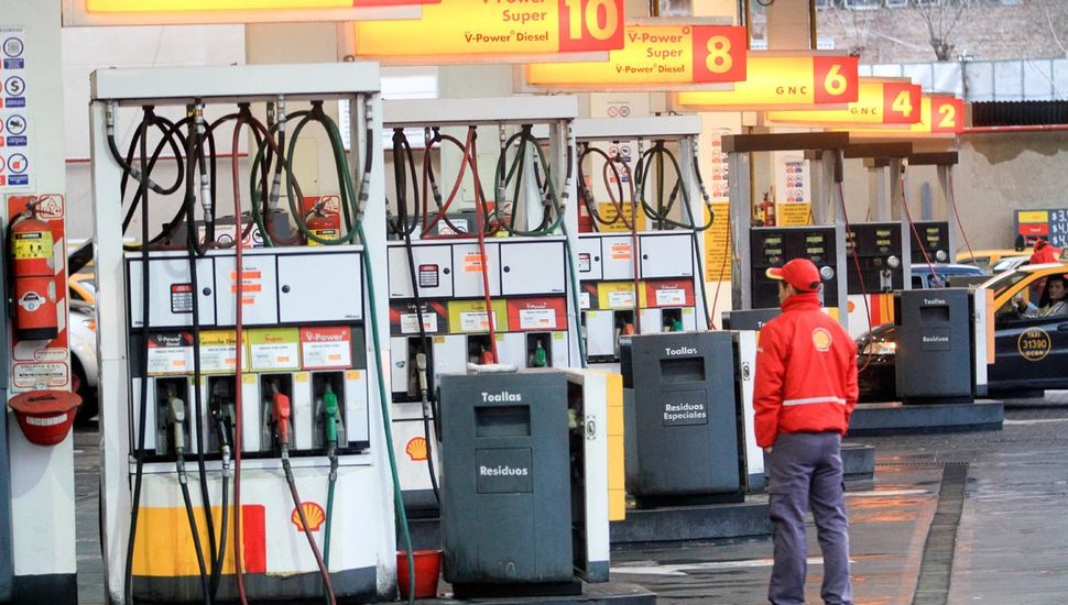 Shell seguirá a YPF y también aplicará bajas en los precios de sus combustibles